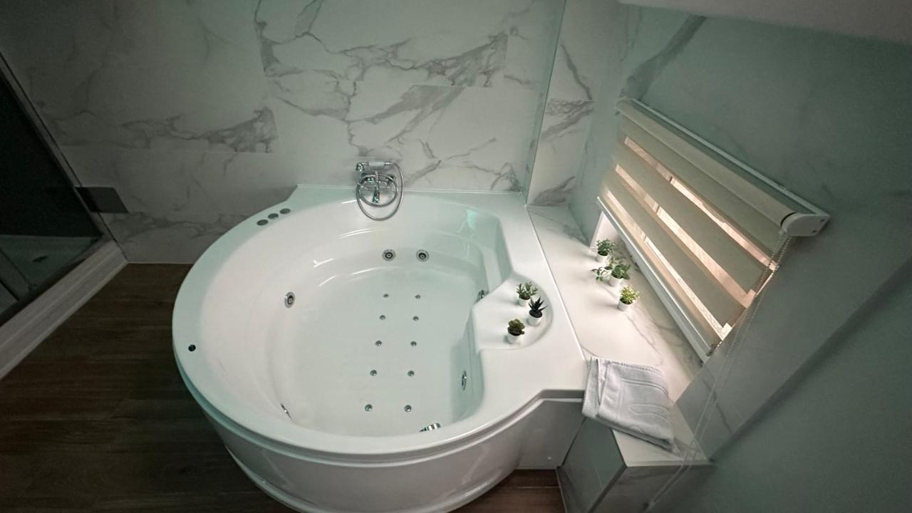 Seti Gorgeous Apartments With Jacuzzi بلغراد المظهر الخارجي الصورة